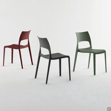 Idole Chaise empilable en polypropylène coloré par Bonaldo